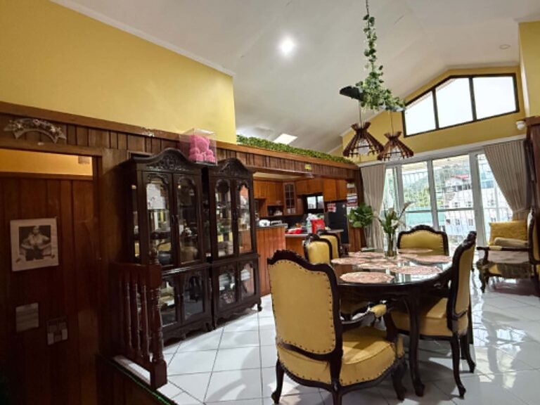 DININGROOM